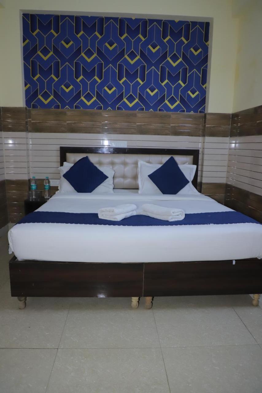 Hotel Aditya Residency Near Sector 63 Metro Station Noida Exterior photo