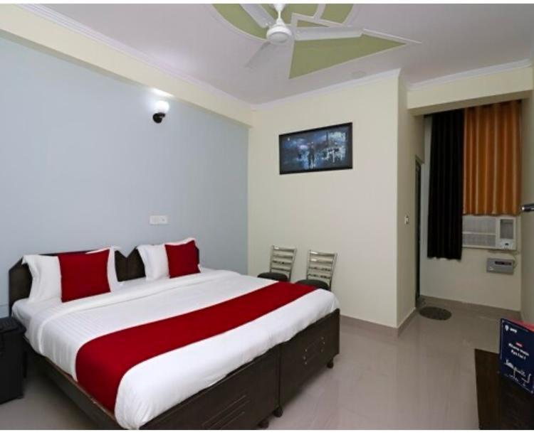 Hotel Aditya Residency Near Sector 63 Metro Station Noida Exterior photo