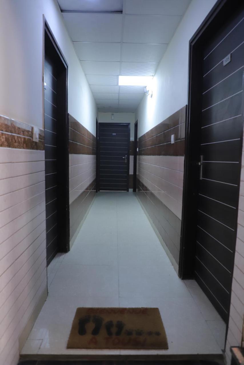 Hotel Aditya Residency Near Sector 63 Metro Station Noida Exterior photo